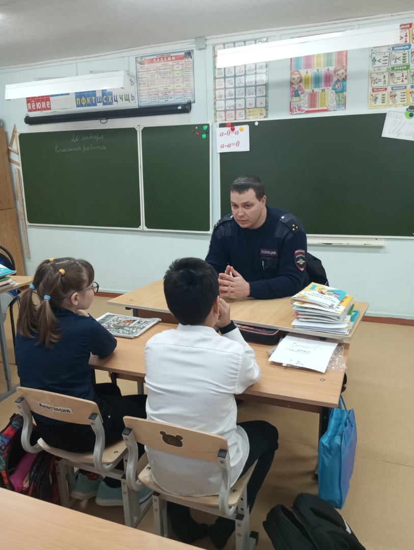 Урок-беседа с участковым полицейским.
